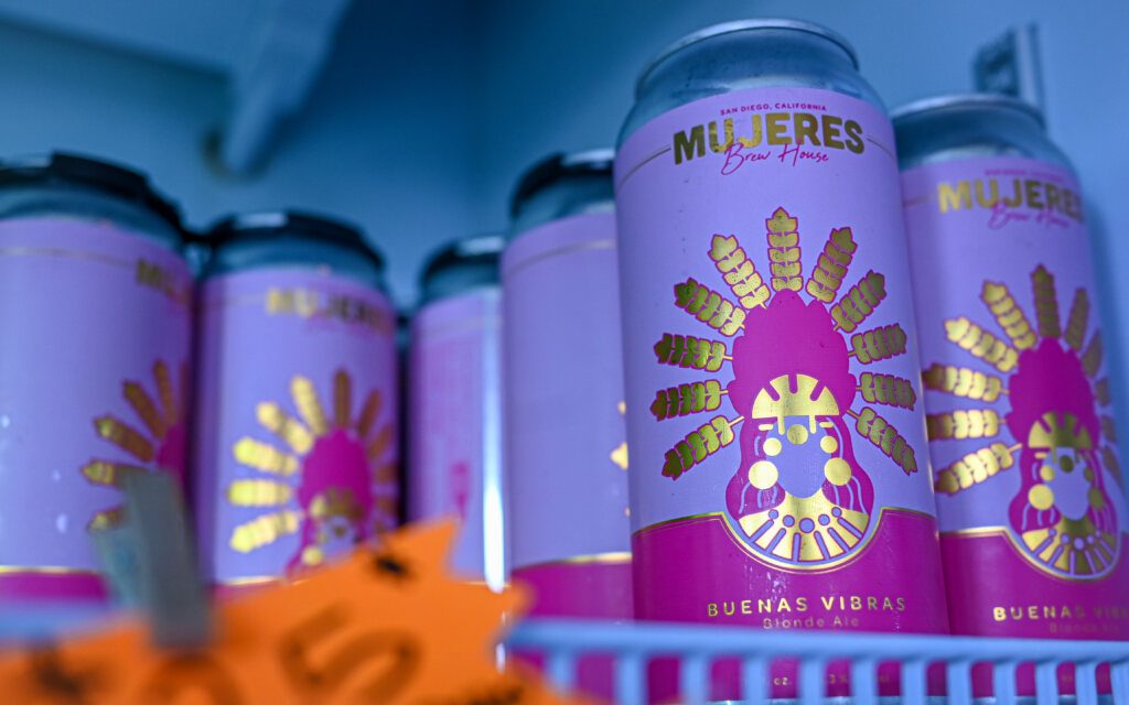 mujeres san diego cans